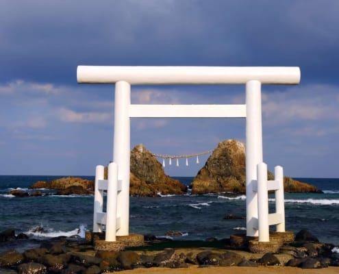 Sakurai Shrine (Itoshima, Fukuoka) The Floating Torii Gate of the Sakurai Shrine (Itoshima, Fukuoka)