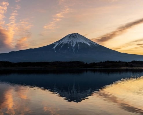Lake Tanuki, Shizuoka The best view of Mount Fuji Lake Tanuki Fujisan reflecton, Shizuoka